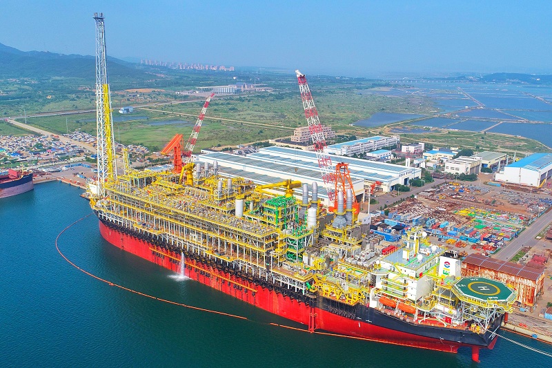 大连长兴岛海关监管交付的漂浮式海上石油炼化平台20210817_+刘庆虎摄